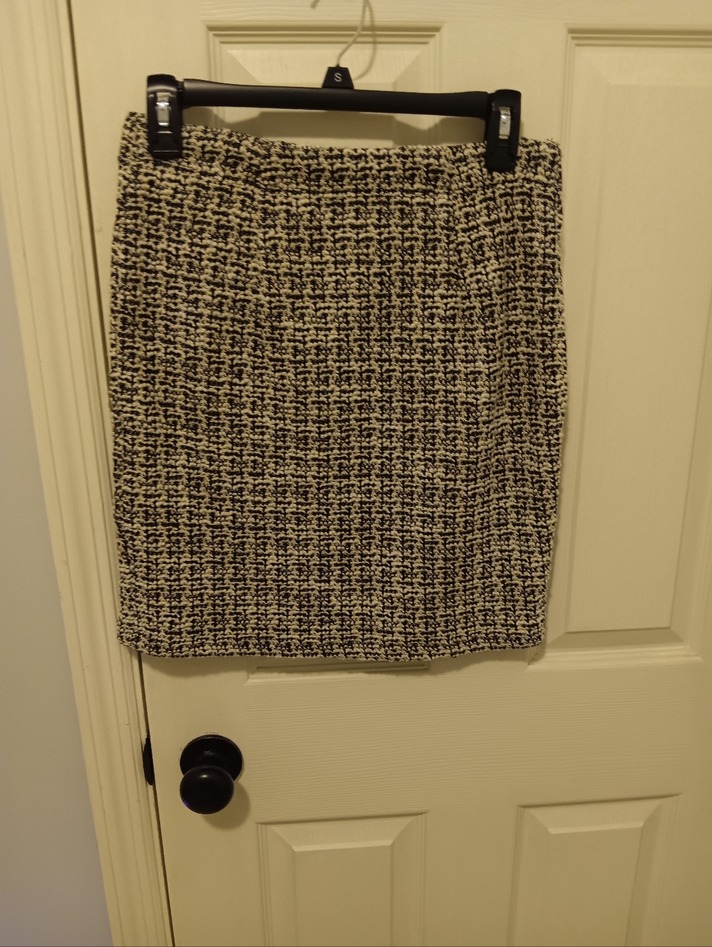 Max Studio Classic Black and Off White Tweed Pencil Skirt. Medium.